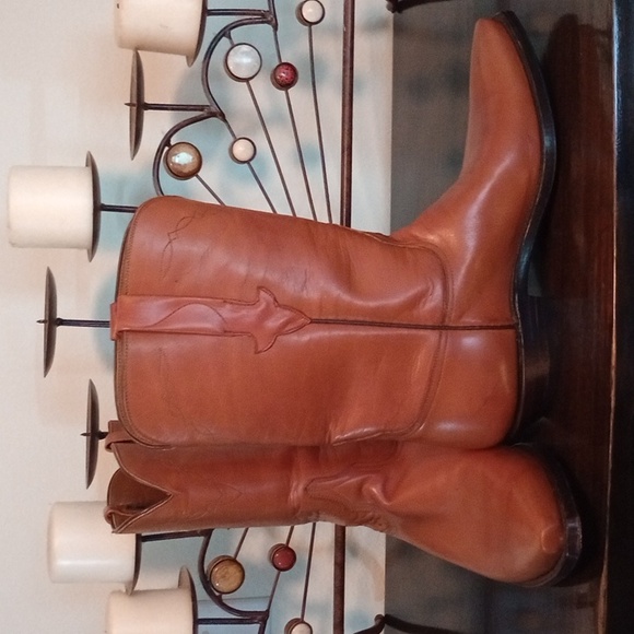 Lucchese Hand made snip toe with Cuban Heel  DRESS boots  size 9 EUC - Picture 2 of 10